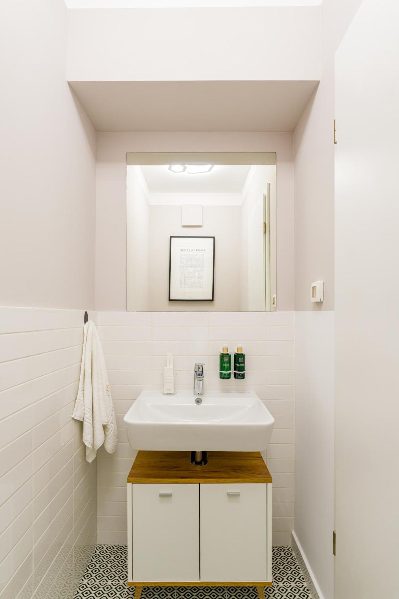 Mido Aviatie Park With Private Parking & Self Check-in Apartment