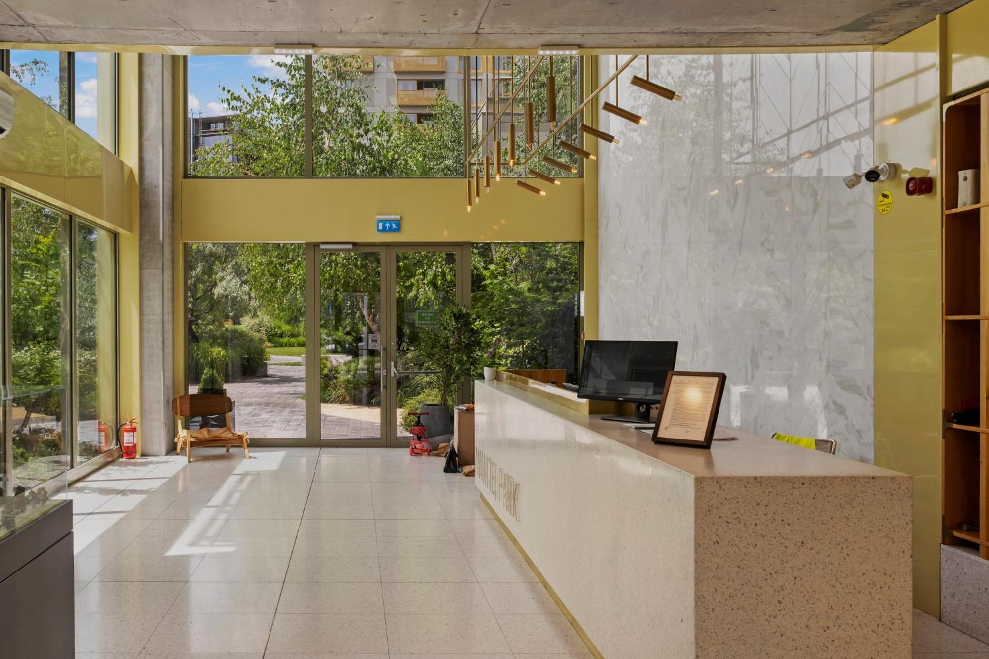 Mido Aviatie Park With Private Parking & Self Check-in Apartment *